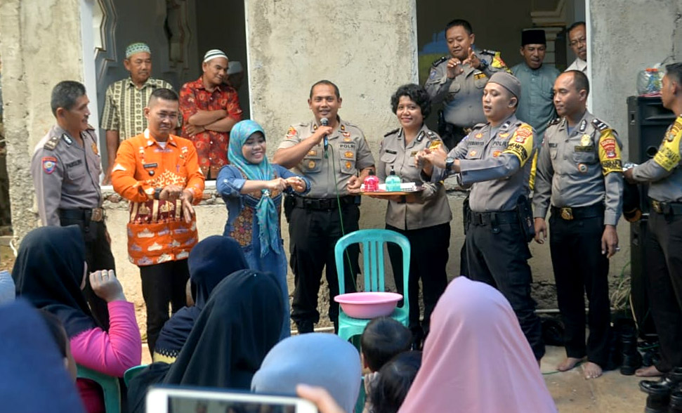 Cegah Corona, Kapolsekta TkB Ajak Warga Rajin Cuci Tangan