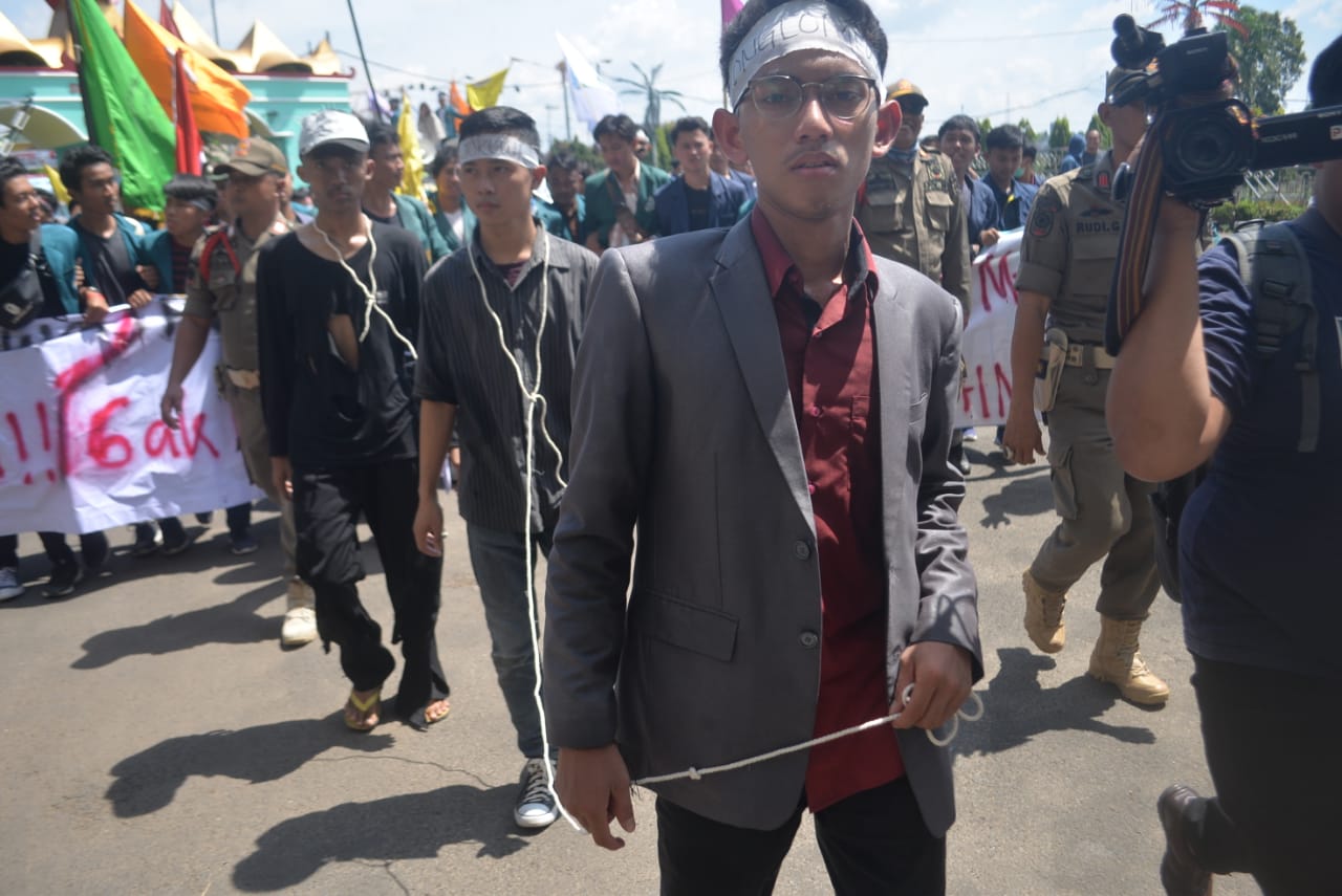 Sampaikan Tiga Tuntutan, Mahasiswa Desak Sampai ke Pusat Tempo Tiga Hari  