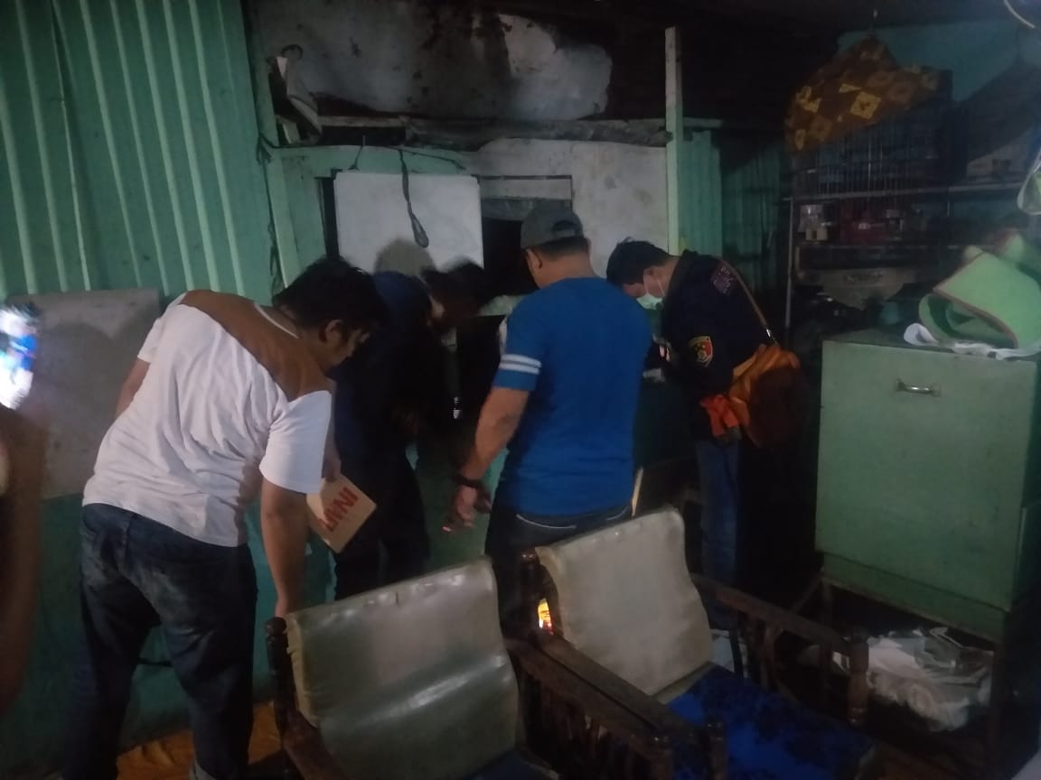 Ikuti Jejak Ceceran Darah, Terkejut Liat Sang Ayah Tergantung