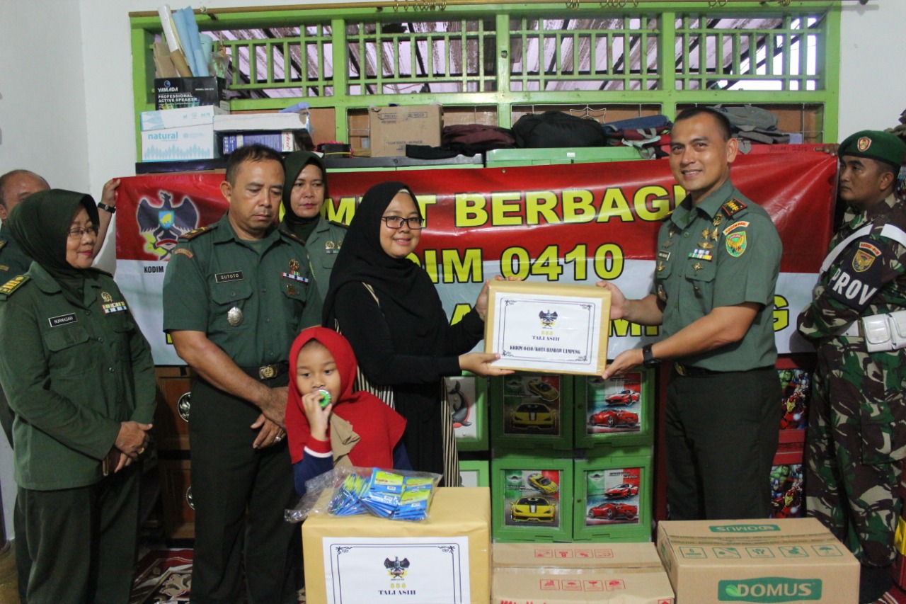 Kodim 0410/KBL Peduli, Berikan Tali Asih ke Panti Asuhan Afifah Afwa