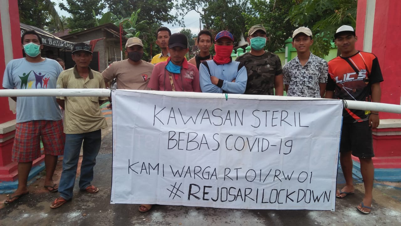 Warga Rejosari Sterilkan Wilayah