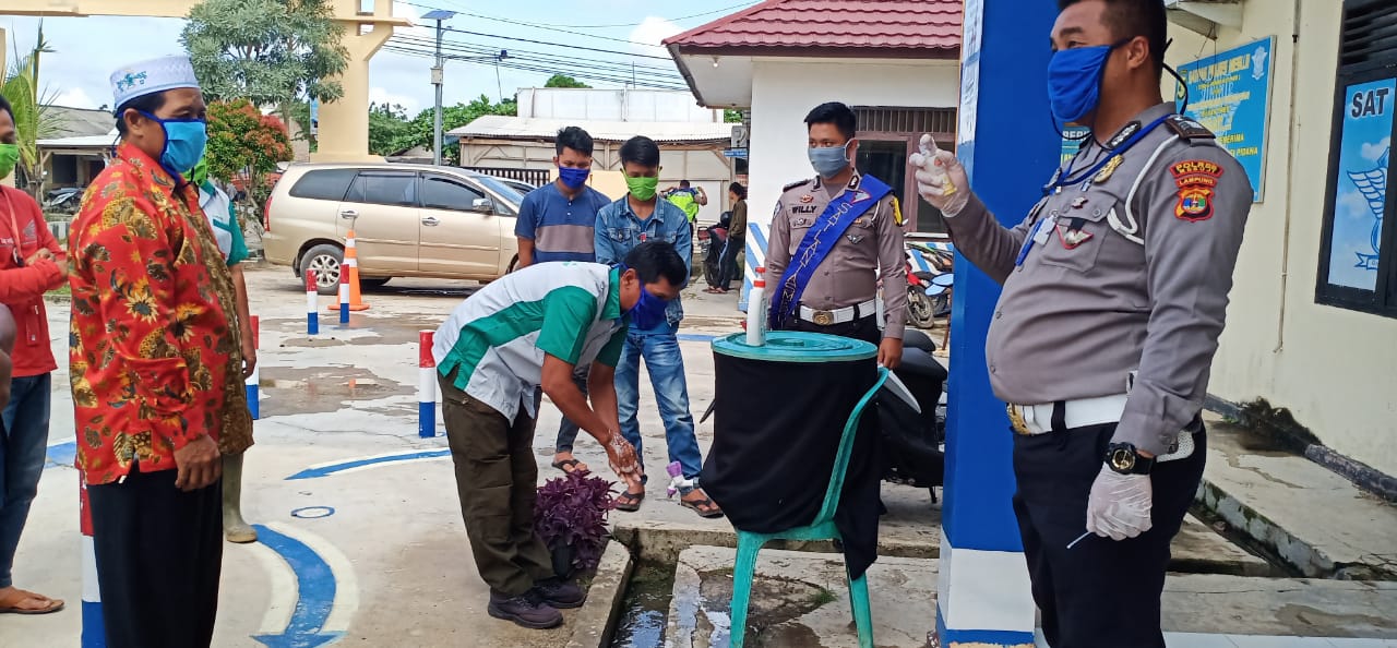 Dapat Masker Gratis, Pemohon SIM di Polres Mesuji pun Diminta Indahkan Maklumat Kapolri