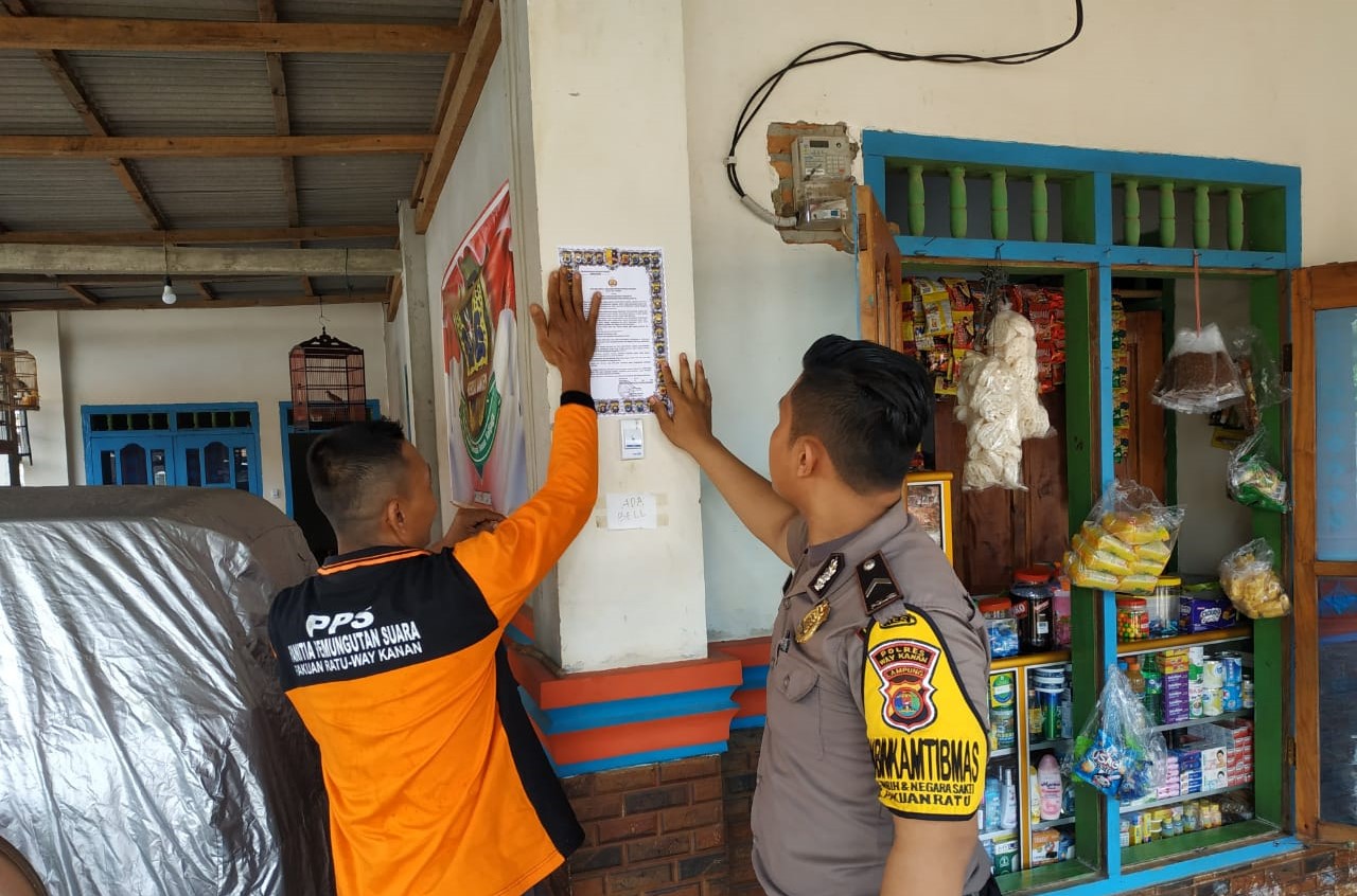 Polsek Pakuon Ratu Pasang Maklumat Kapolri