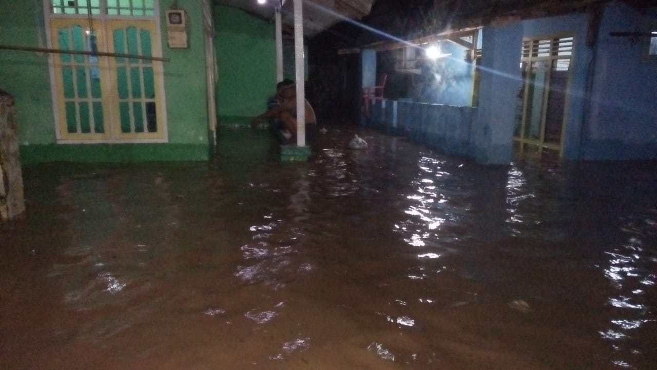Dua Warga Terseret Arus Banjir Bandang di Kampung Pasar Ambon