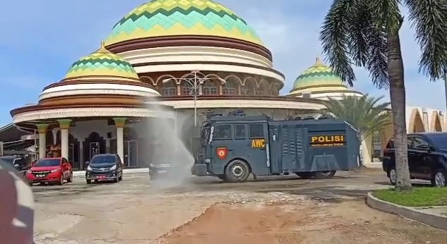 Penyemprotan Disinfektan Serentak di Lamteng Sasar 18 Titik Ruang Publik