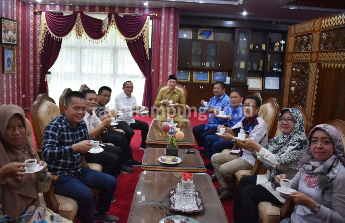 Cegah Corona ala Pakcik, Minum Kopi Campur Jahe Merah