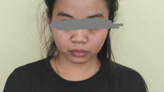Terekam Video, Wanita Ini Nekat Ngutil Aksesoris Hp Hingga Senilai Puluhan Juta
