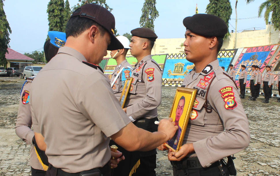 PTDH, Foto Dua Anggota Polres Tanggamus Dicoret