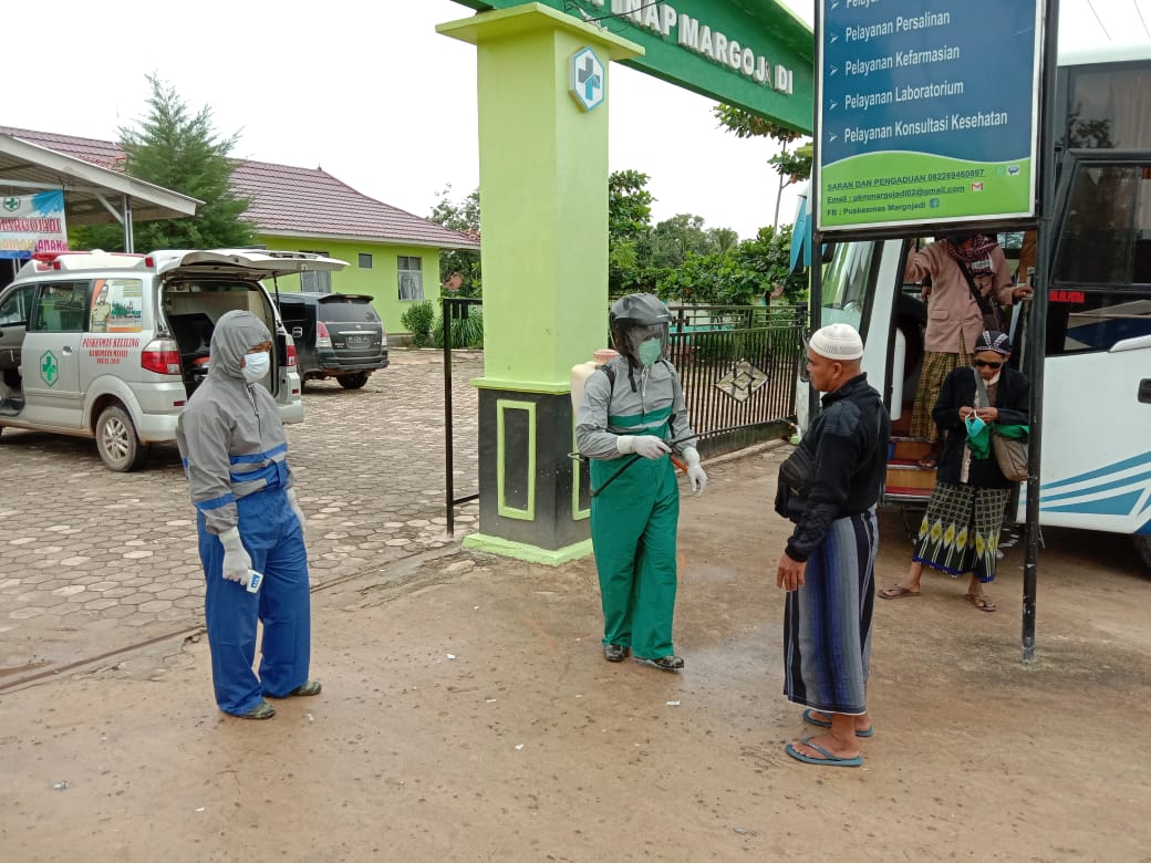 Antisipasi Masuknya Covid-19, Bus dari Luar Mesuji di Semprot Disinfektan