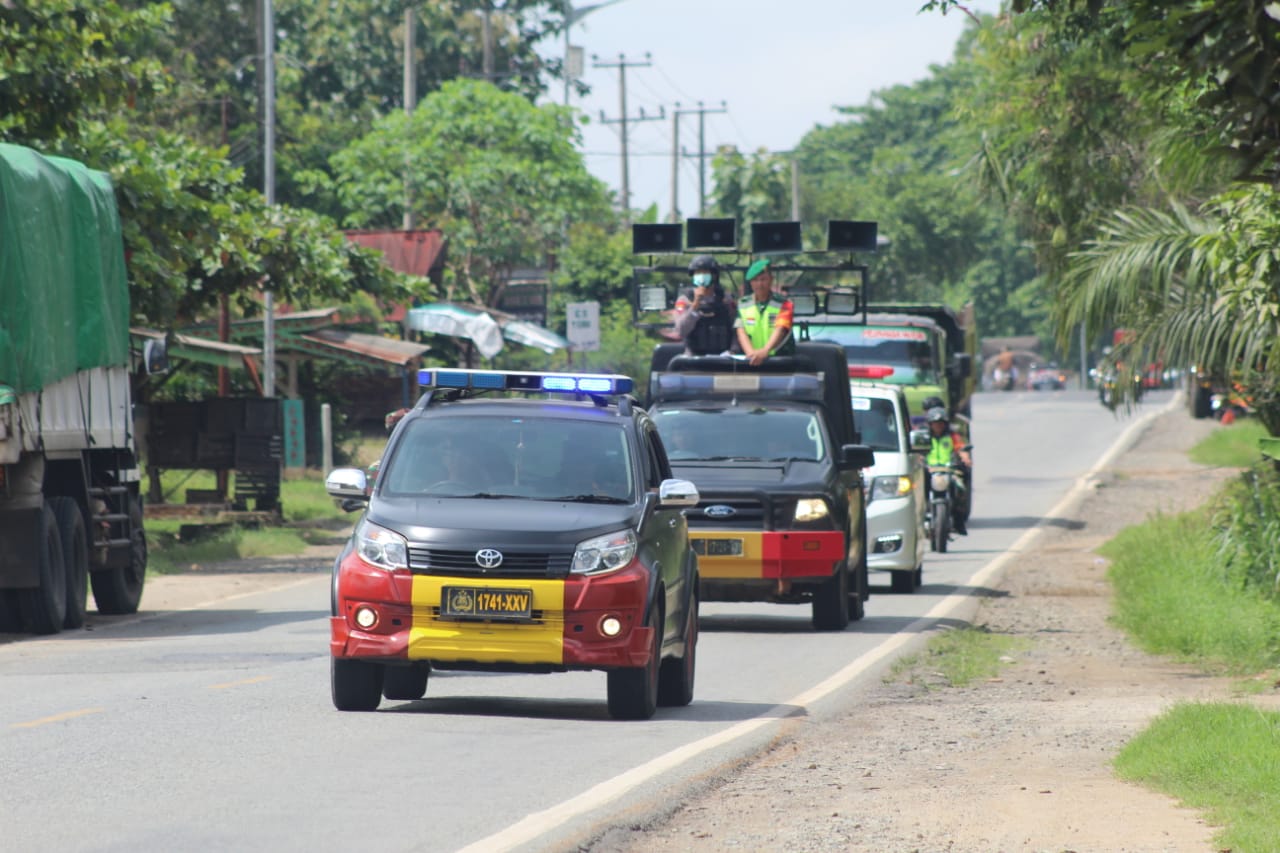 Gunakan Mobil Public Addres, Brimob dan Koramil Imbau Jaga Kesehatan