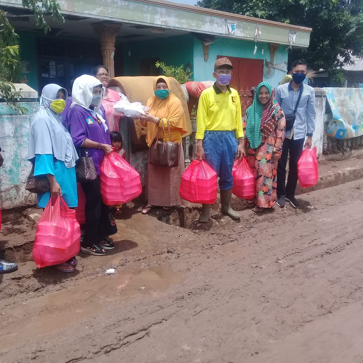 IKTD dan Bundo Kanduang Peduli Banjir dan Covid-19
