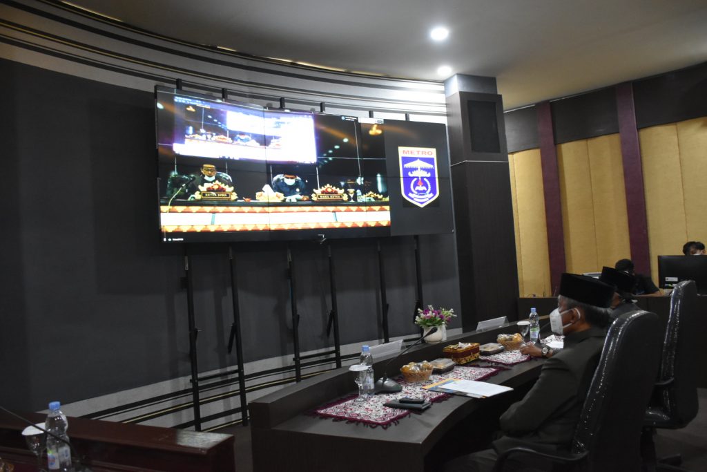 Wali Kota Metro Sampaikan LKPJ Melalui Video Conference