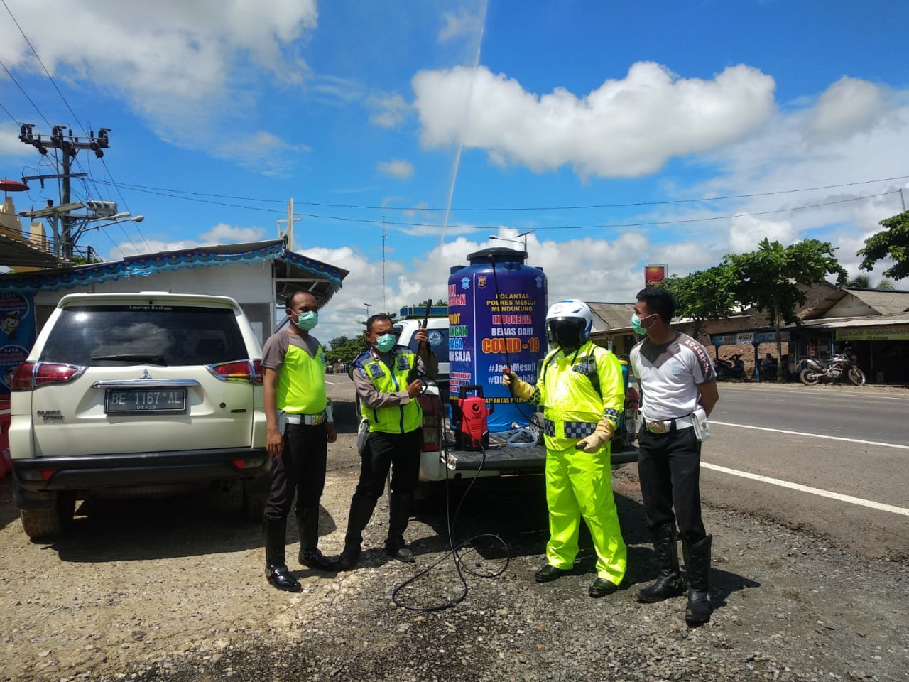 Satlantas Polres Mesuji Lakukan Penyemprotan Disenfektan