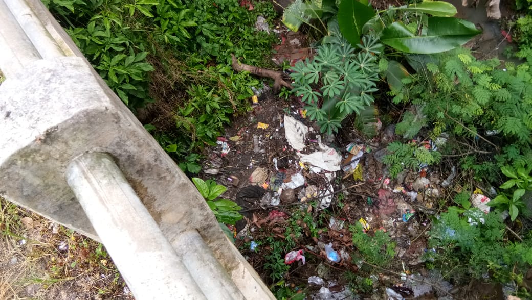 Lapor, Di Bawah Jembatan Ini Jadi Lokasi Pembuangan Sampah !