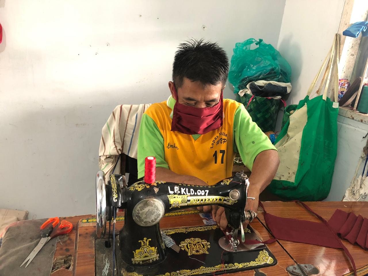 Produksi Masal, Lapas Kalianda Hasilkan Ratusan Masker