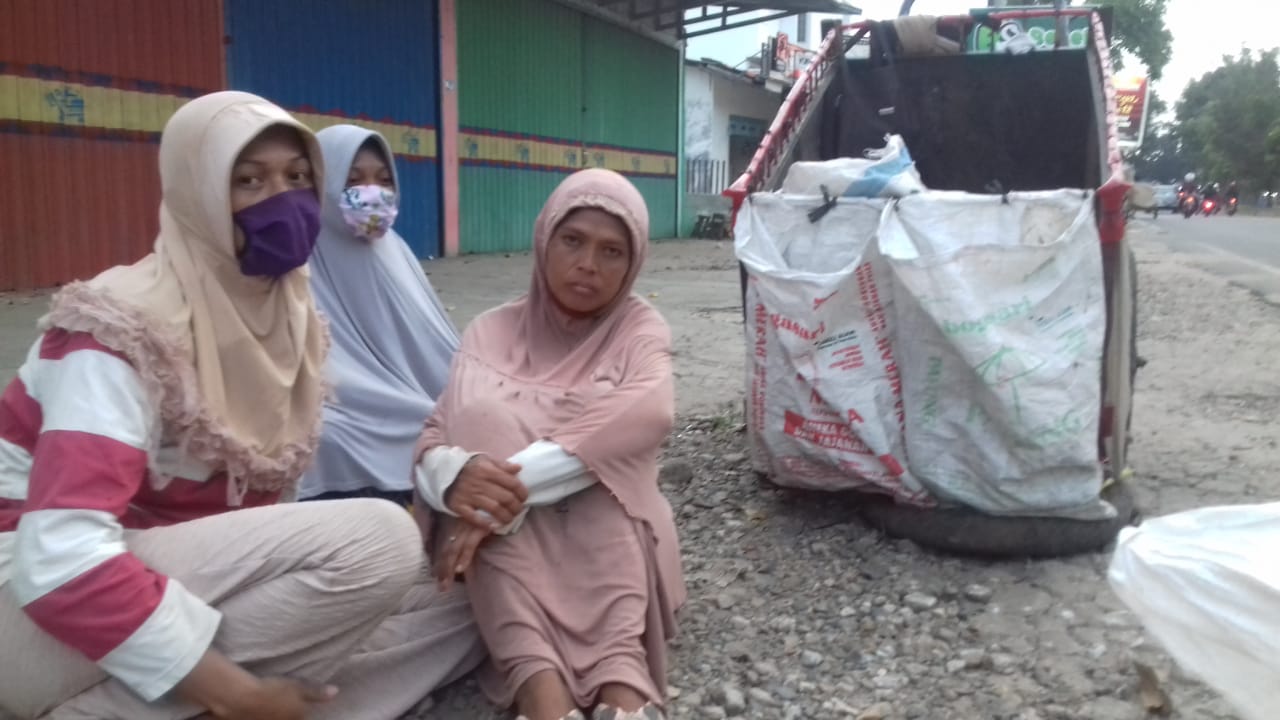 Dampak Pandemi Covid-19, Buruh Cuci Jadi Tukang Rongsok