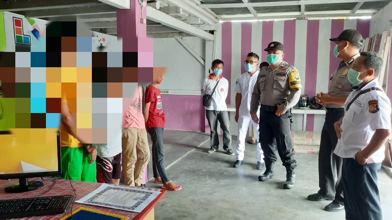 Lho, Anak-anak Ini Ada di Warnet, Awas Virus Corona!