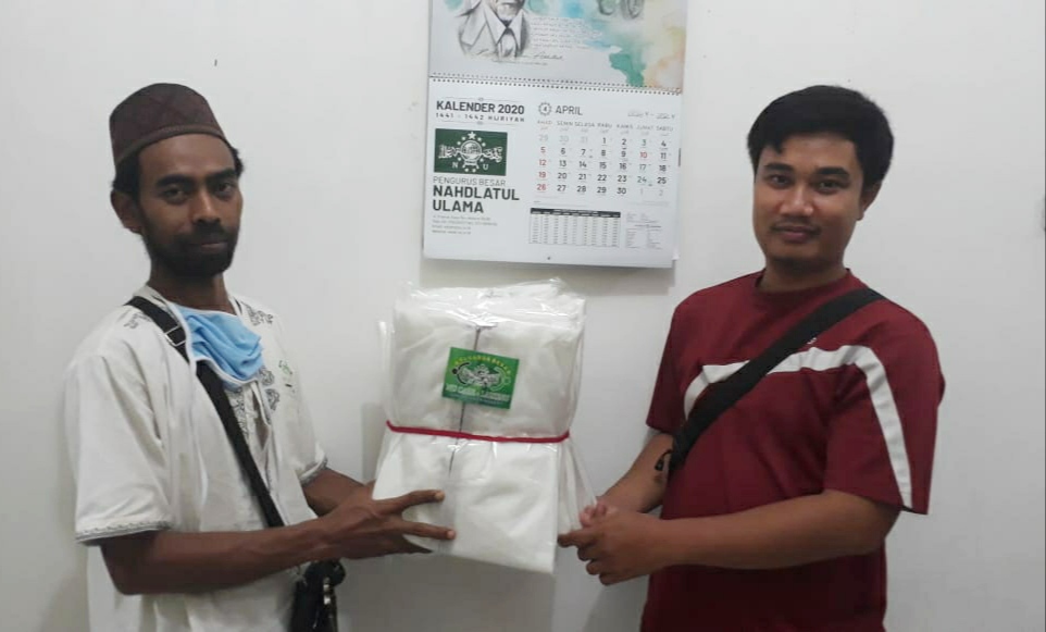 LAZISNU Bantu APD untuk Tenaga Medis RSUD Pringsewu