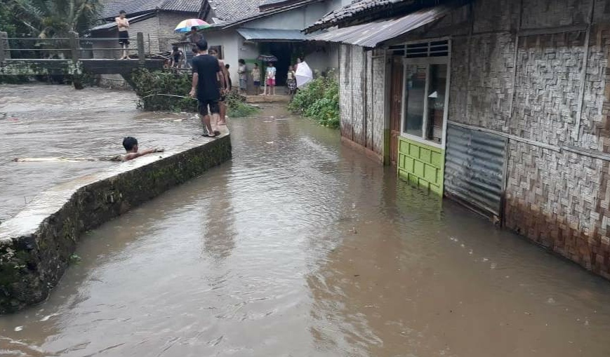 Dua Sungai Meluap, Enam Rumah Terendam