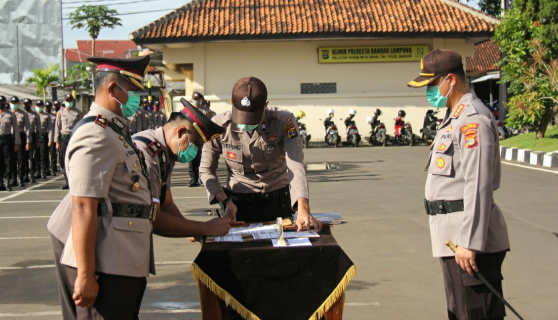 Perwira \