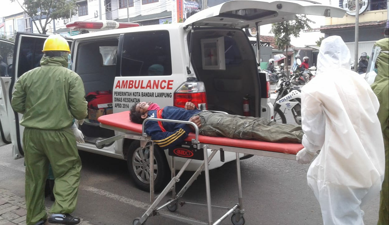 Pulang Dari RSUDAM, Warga Banjit Lompat Dari Travel ?