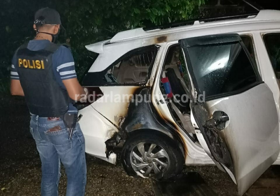 Ban Meledak, Mobilio Terbakar