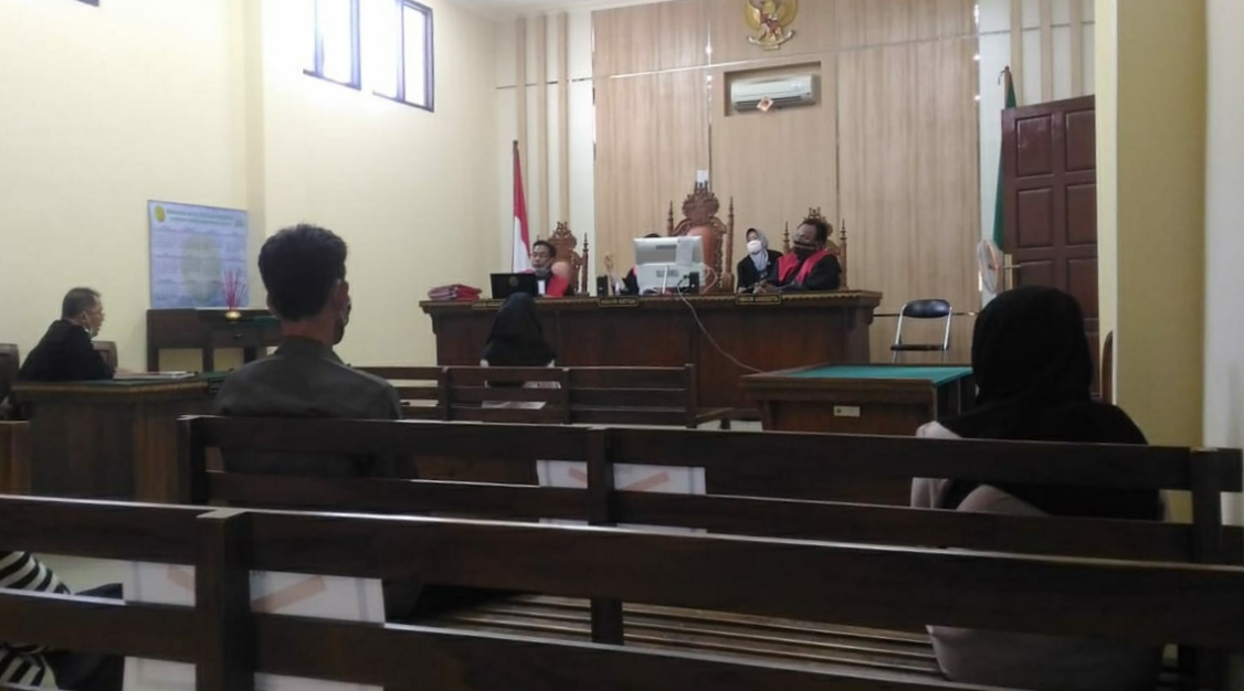 Unggah Video Panas, Gadis Ini Bertemu Hakim dan Jaksa