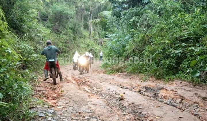 Tolong, Bangun Jalan dan Jembatan di Sampang Turus!
