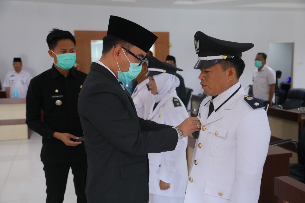 Bupati Waykanan Lantik Empat Kepala Kampung