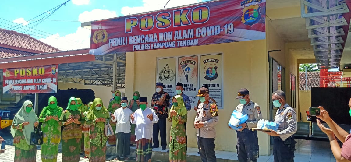 Jadi Garda Terdepan, PCNU Lamteng Salurkan APD ke Polres Lamteng