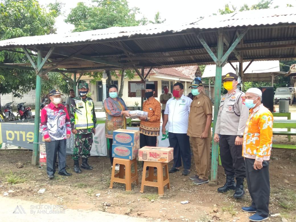 Tanggulangi Covid-19, Ayah dan Anak Anggota DPRD Ini Kompak Salurkan Bantuan