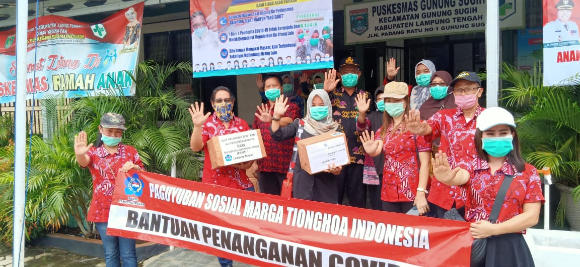 PSMTI Lamteng Berikan APD untuk Paramedis di Puskesmas Gunungsugih