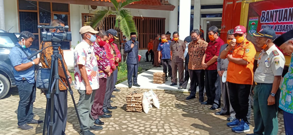 Lamteng Bagikan 9.825 Sembako ke Warga Berdampak Corona