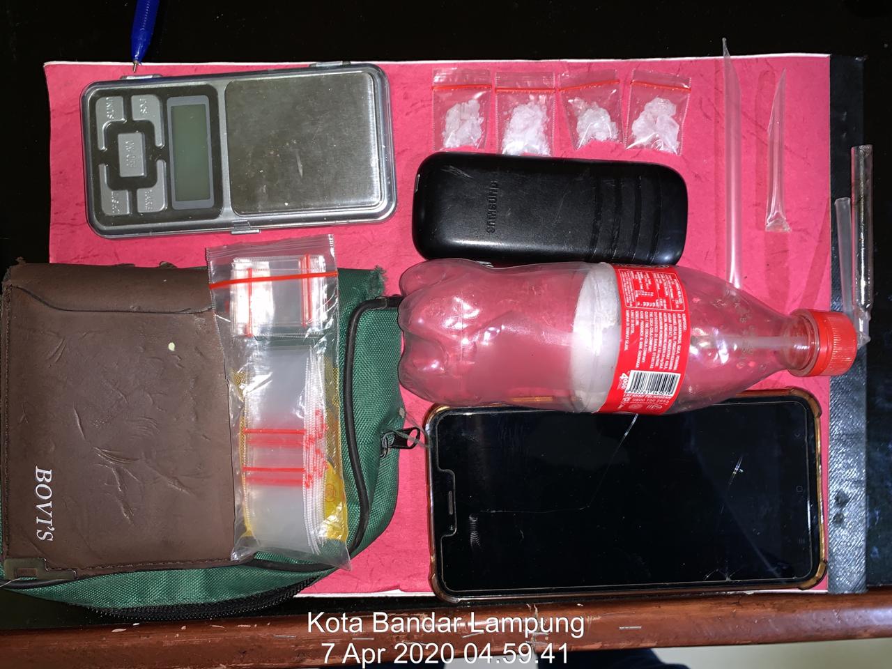 Sering Jualan Narkoba di Dalam Rumah, Pria Ini Terciduk saat Tidur