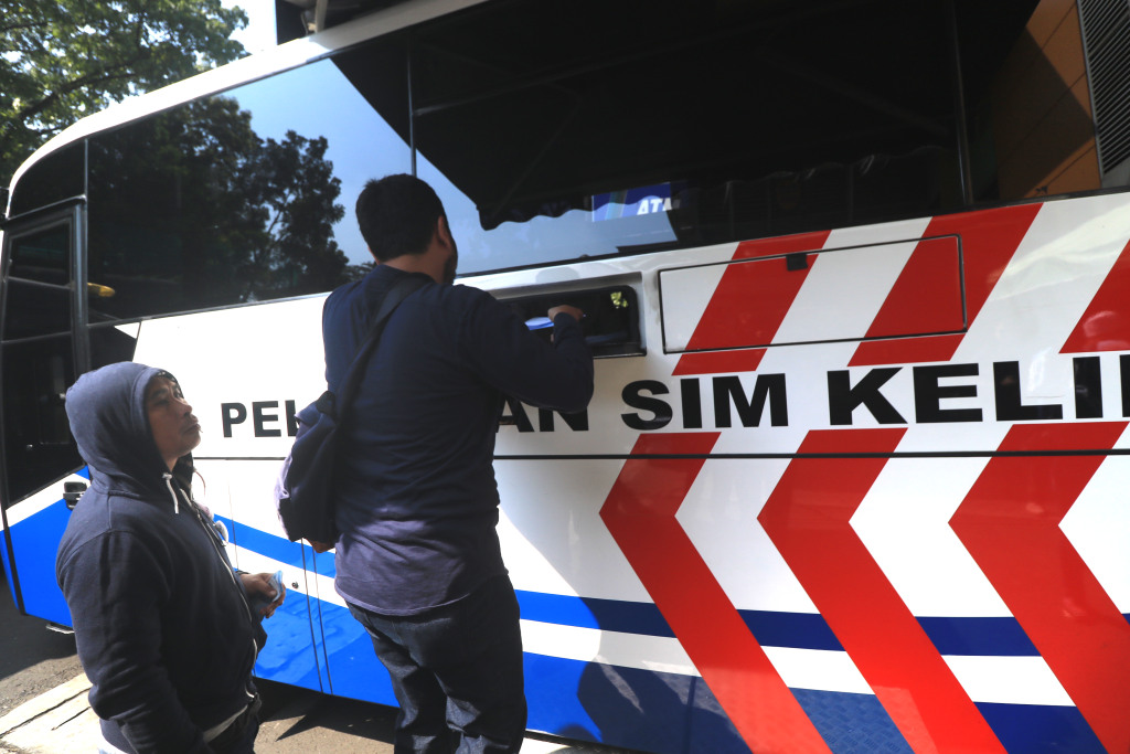 Tarik Mobil SIM Keliling, Pengendara Bebas Tilang
