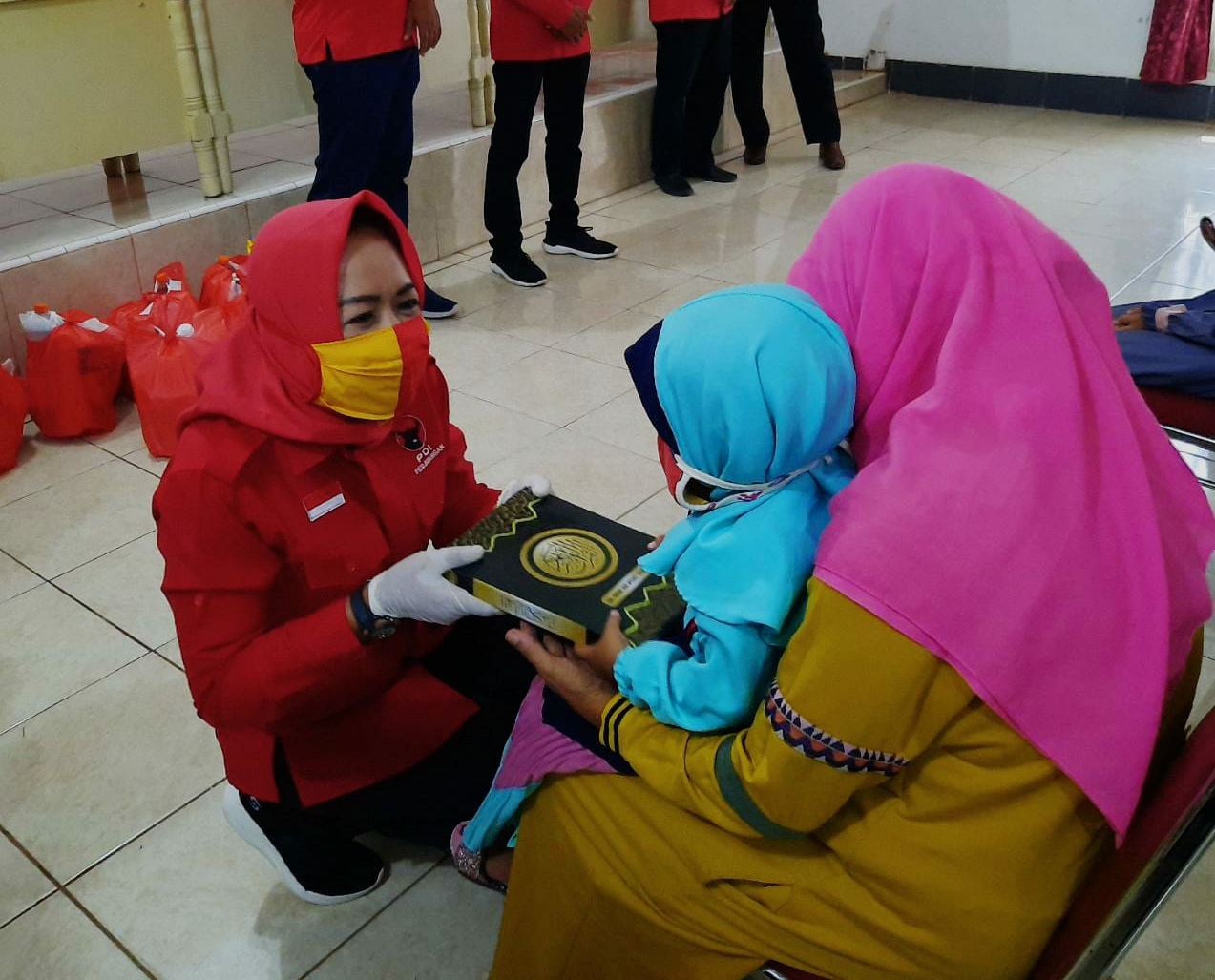 DPC PDIP Tuba Berbagi dengan Anak Yatim