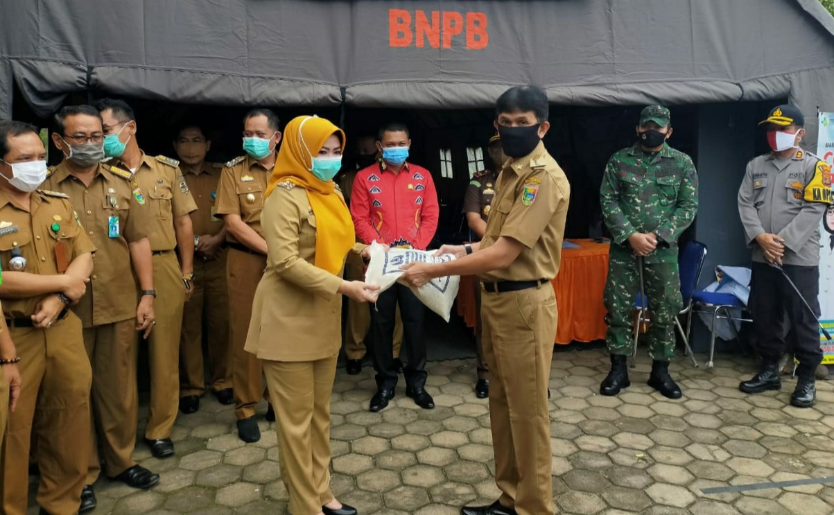 Bunda Dewi Salurkan Bantuan untuk 6.057 Warga
