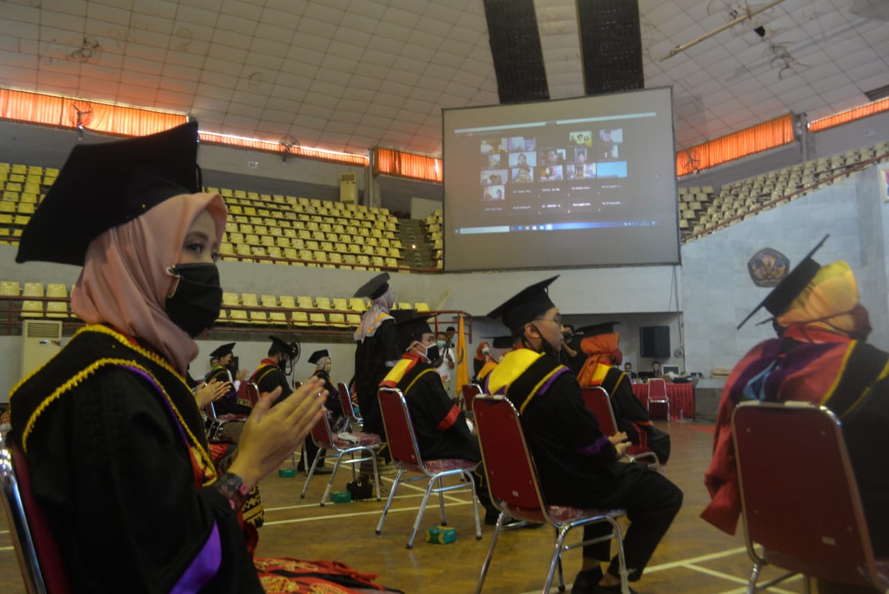 Unila Gelar Wisuda Daring, Ribuan Mahasiswa Ikuti Prosesi Dari Rumah