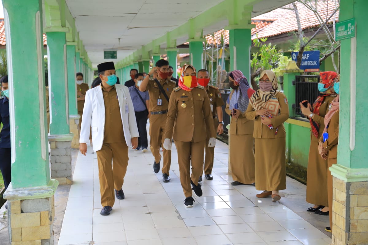 Jenguk Orangtua, Bupati Tuba Sekaligus Tinjau Persiapan Penerapan New Normal RSUD Menggala