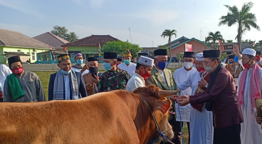 Bersama Warga, Bupati Lamtim Salat Idul Adha di Kecamatan Sekampung