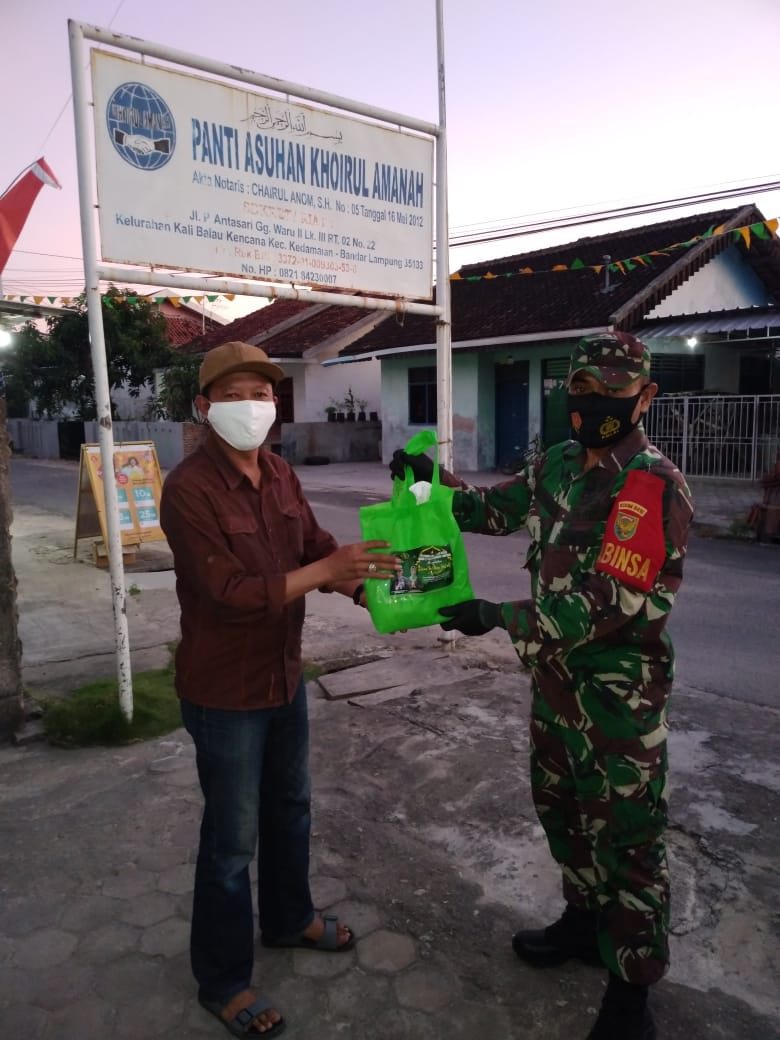 Jajaran Kodim 0410/KBL Berbagi Daging Kurban