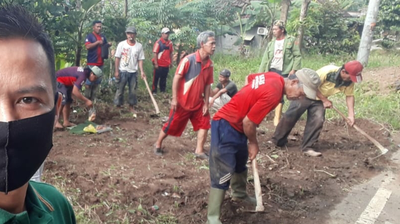 Pamong dan Warga Sumber Agung Gelar Jumat Bersih