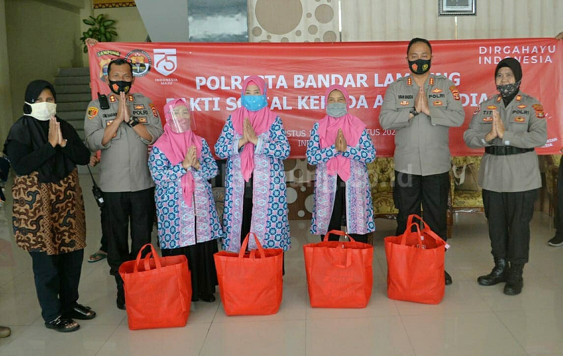 Janda Wartawan Dapat Bingkisan Dari Kapolresta Bandar Lampung