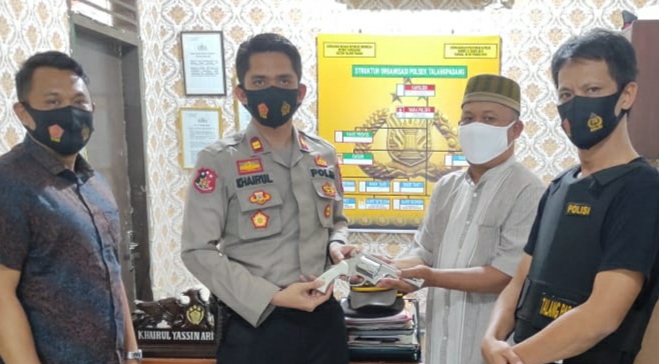 Patut Dicontoh! Warga Serahkan Senpi Rakitan ke Polsek Talangpadang