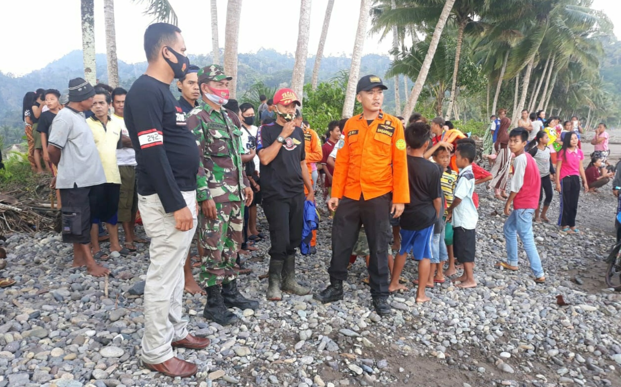 Masih Dicari, Dua Pemuda Tenggelam di Pantai Muara Dua