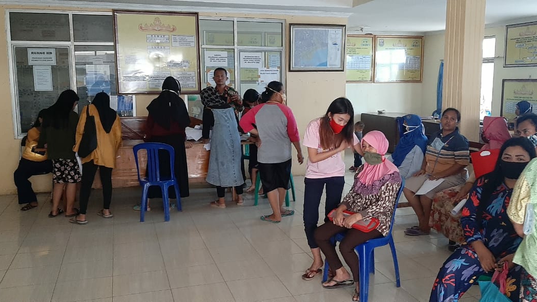 Besok Terakhir Pendaftaran BLT UMKM, Warga Serbu Kelurahan Berburu SKU