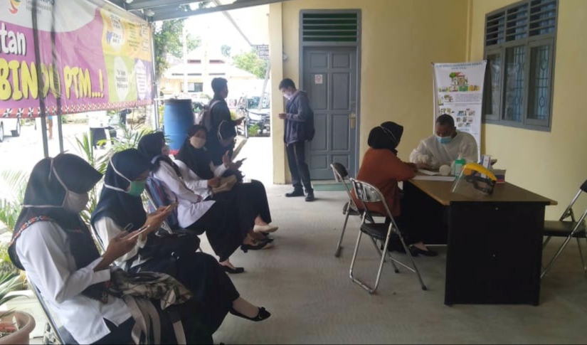 Puluhan CPNS Lambar Jalani Rapid Tes