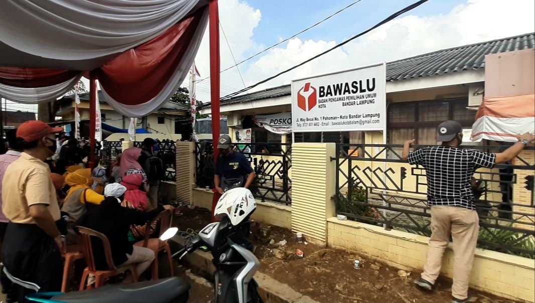 Ricuh di Bawaslu, Satu Orang Diamankan