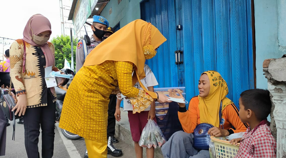 Forkopimda Tanggamus Bagikan 1.000 Masker