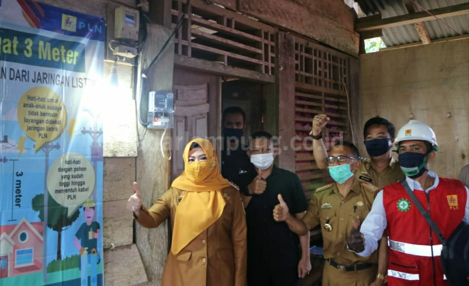 Bupati Tanggamus Launching Penyalaan Perdana Listrik Desa